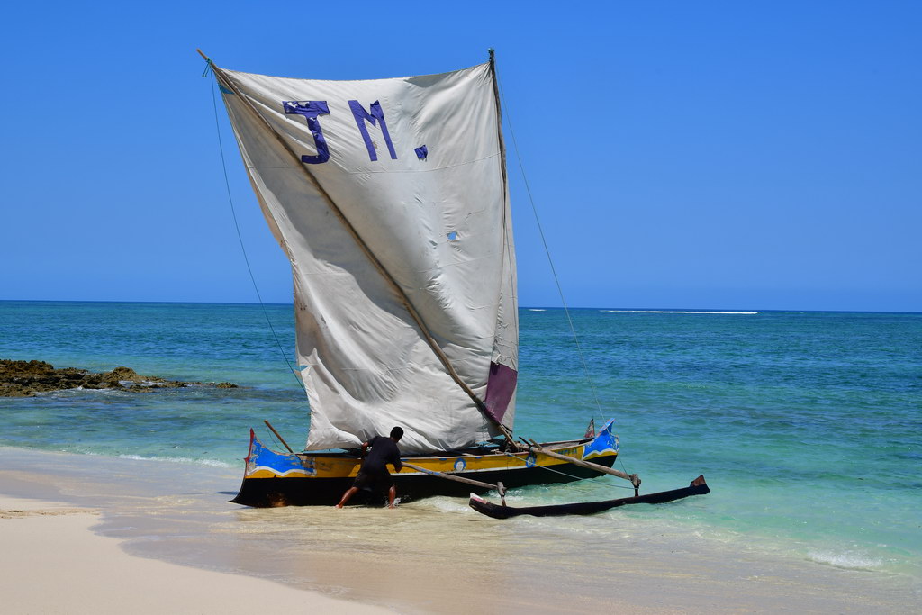 Pirogue to Assassins Bay